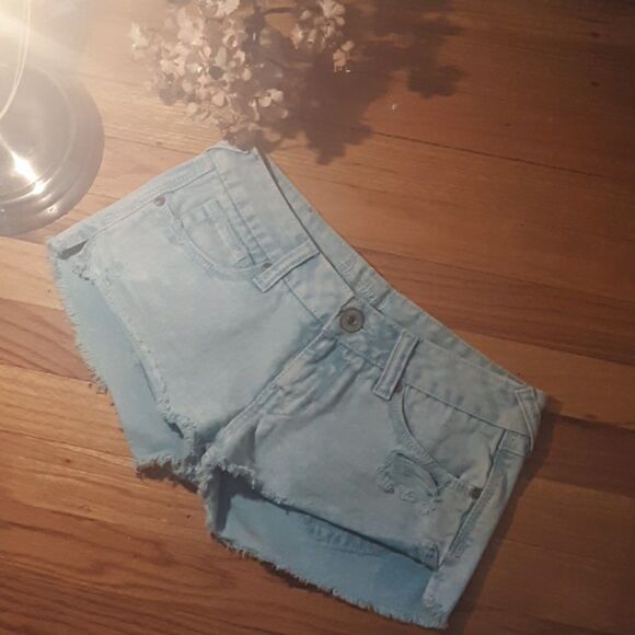AMETHYST DISTRESSED BLUE DENIM SHORT SHORT… - Picture 1 of 5